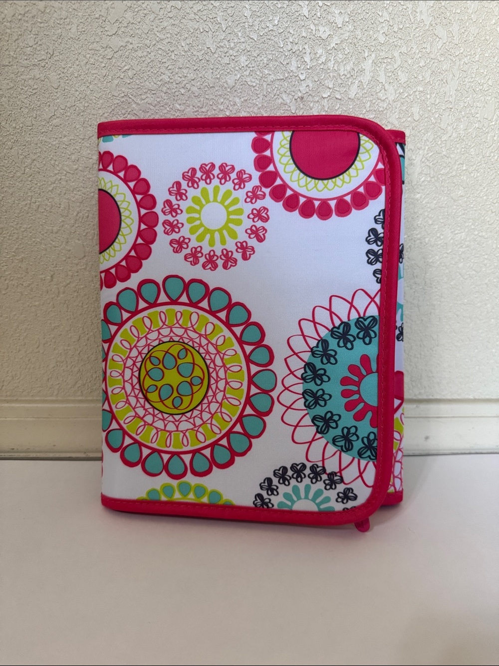 Thirty-One Fold It Up Organizer IPad or Tablet Holder